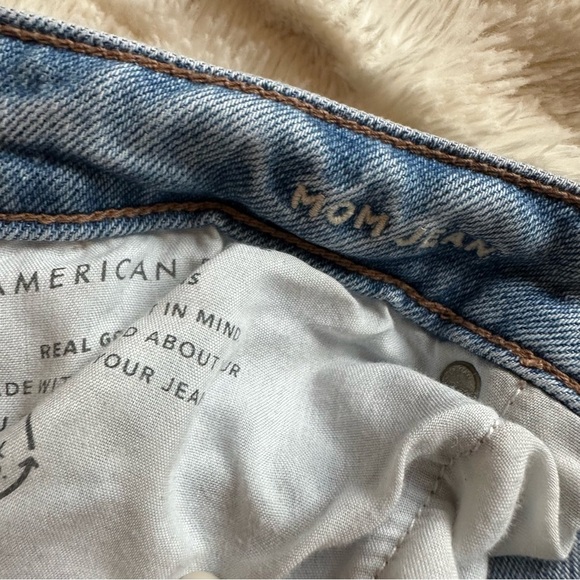 American Eagle Stretch Distressed Mom Jeans Size 12 - Picture 6 of 7